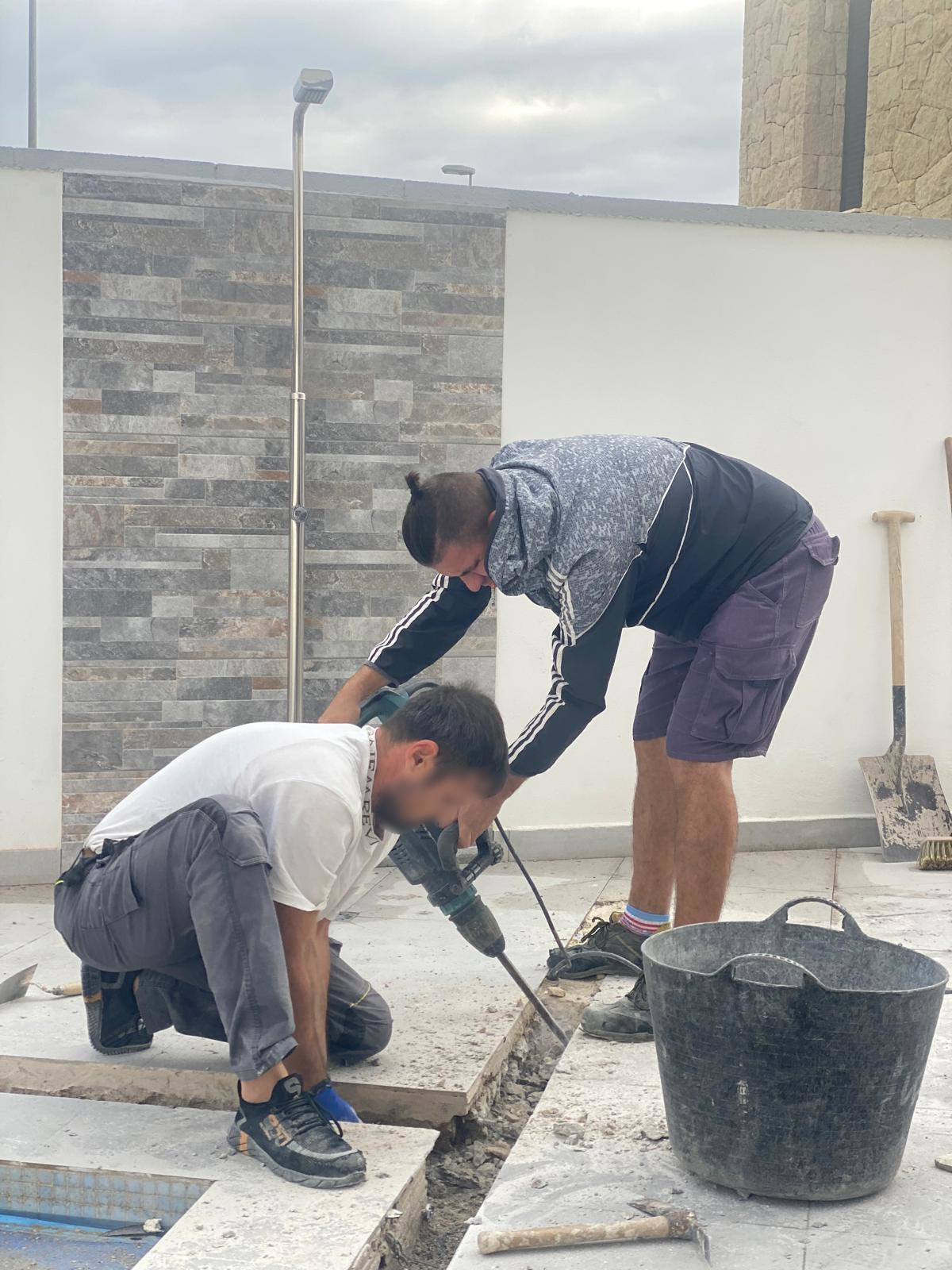 Equipo de trabajo de Reformas Corban en obra en Benidorm